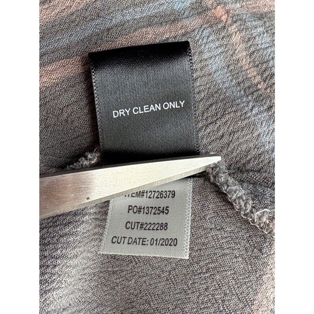 Torrid Harper Blouse Grey Plaid Roll Tab Sleeve 100% Rayon 2 - Picture 7 of 7